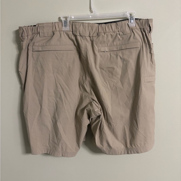 Duluth Trading Co Tan Shorts Mens Size 2X Flex Dry On The Fly Work Wear - Picture 2 of 6